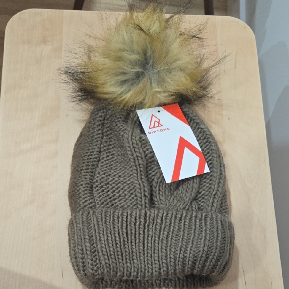 BNWT. Ripzone Brown Knit Beanie with Faux Fur Pom